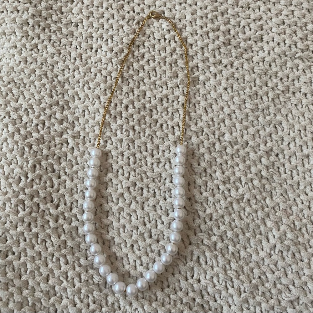 Gold chain pearl necklace